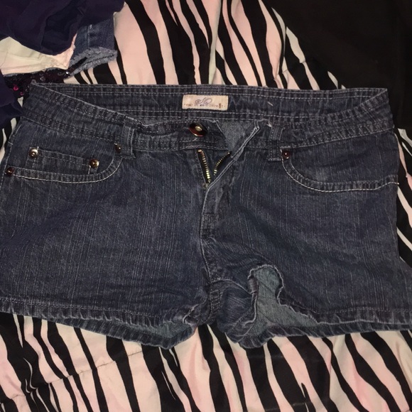 Shorts - Picture 5 of 8